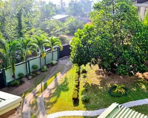 Luxurious Spacious House sale Talawatugoda
