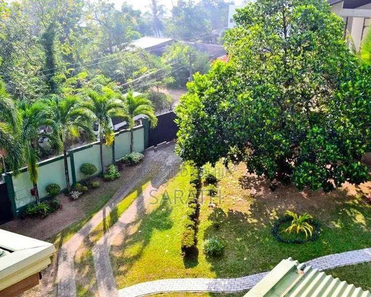 Luxurious Spacious House sale Talawatugoda