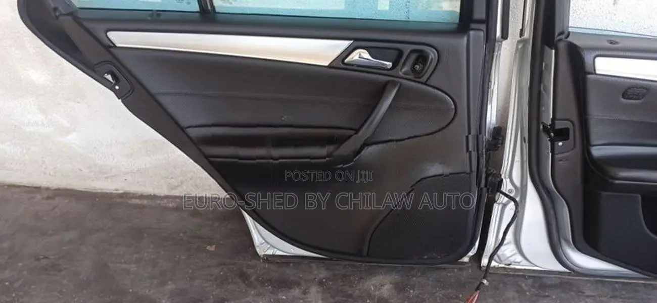 Mercedes Benz C180 Door
