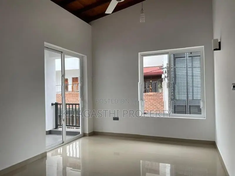 luxury house for sale in Rathmalana