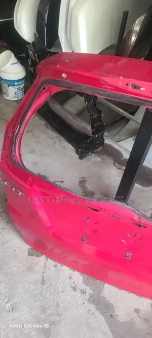 Fit GP 5 Dicky Door Panel