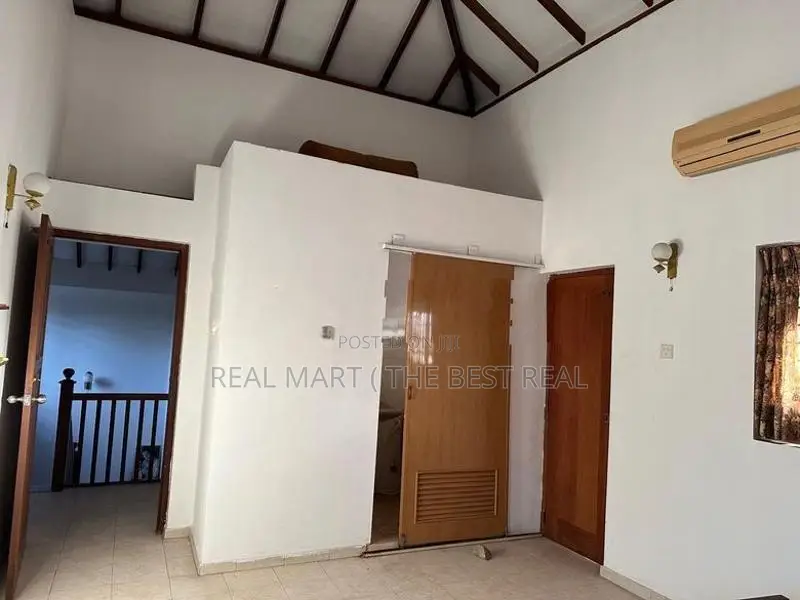 Pita Kotte : 4BR (23.5P) House for Sale at Beddagana