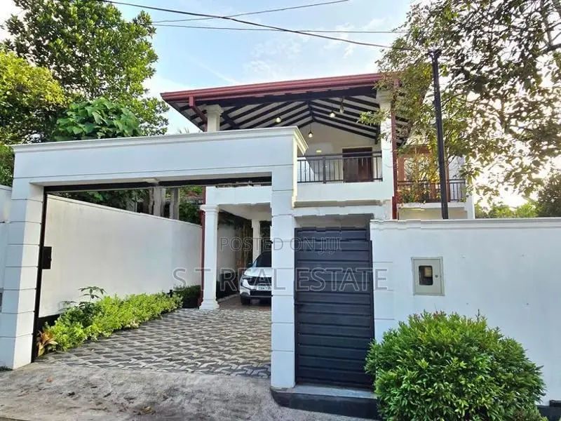 Brand New Luxury 3 Story House For Sale In Piliyandala
