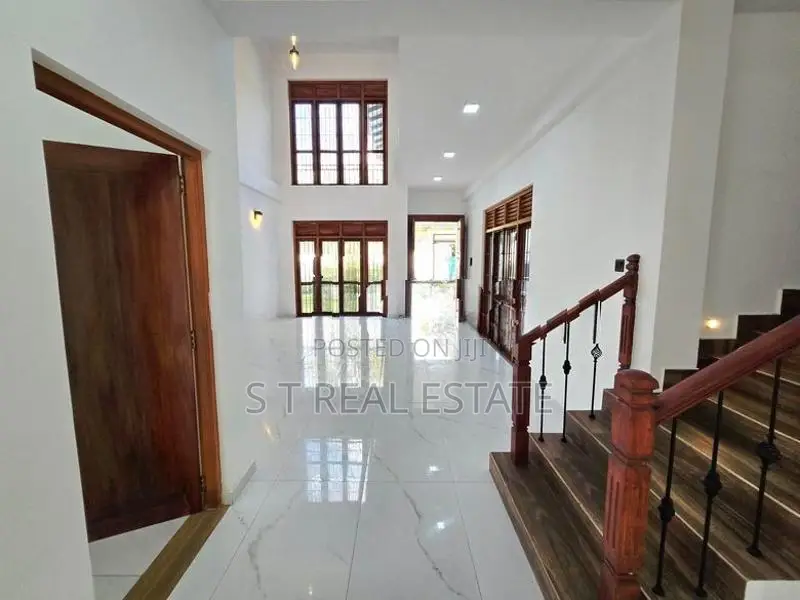 Newly Build Luxury 3 Storey House for Sale in Kesbewa