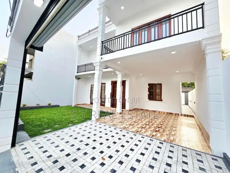 Modern Designed Luxury Three Story House for Sale in Piliyandala