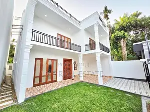 Modern Designed Luxury Three Story House for Sale in Piliyandala