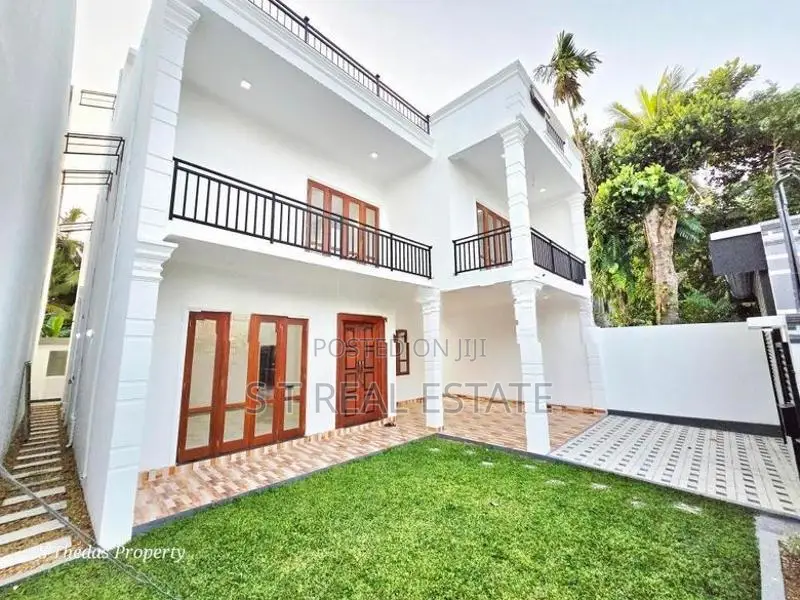Modern Designed Luxury Three Story House for Sale in Piliyandala
