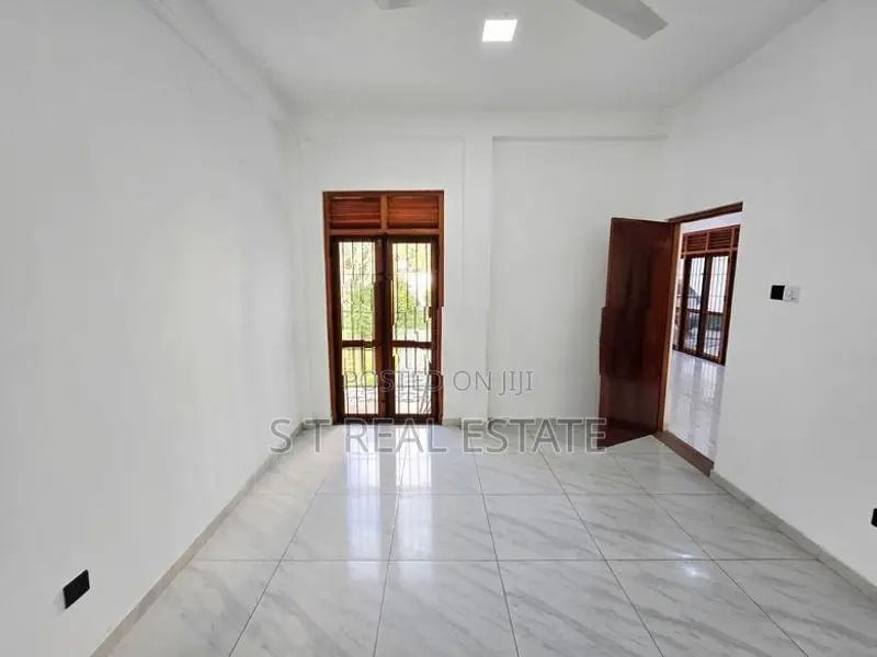Newly Build Luxury 3 Storey House for Sale in Kesbewa