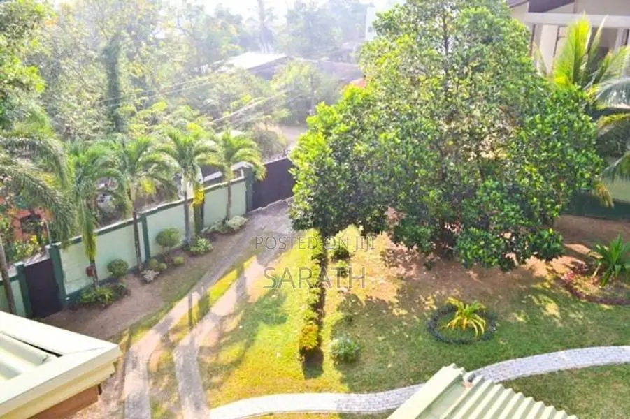 ලස්සන දෙමහල් නිවසක් තලවතුගොඩින්