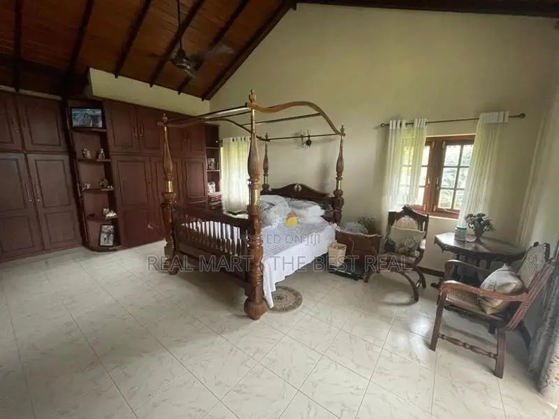 Pannipitiya : 5BR (92P Land + 278 P Paddy ) Luxury Villa House for Sal