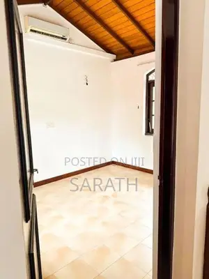 ලස්සන දෙමහල් නිවසක් තලවතුගොඩින්