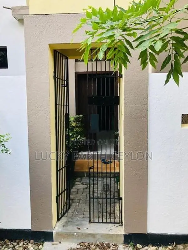 Sale Malabe, Luxurious 3 Story House With Rooftop (MGS2032)