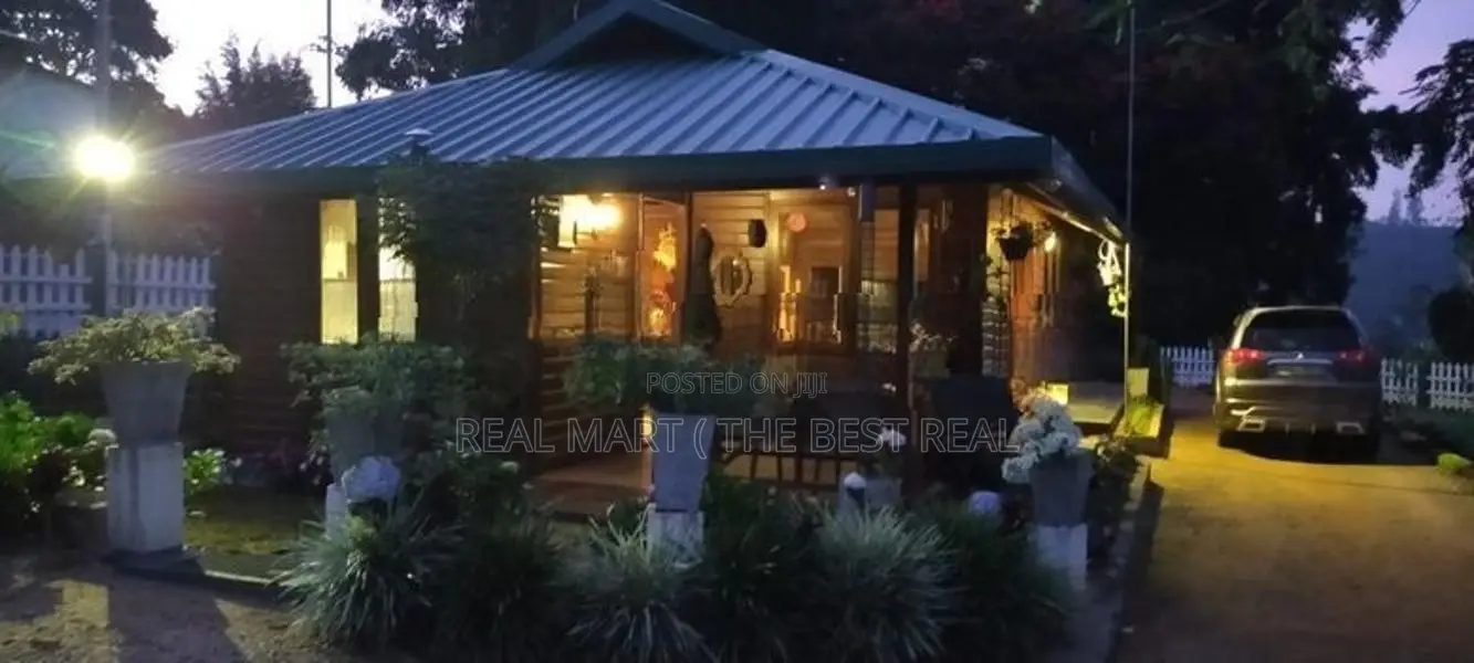 Nuwara Eliya : 105 Perches, Luxury Family Bangalow for Sale at Lindula