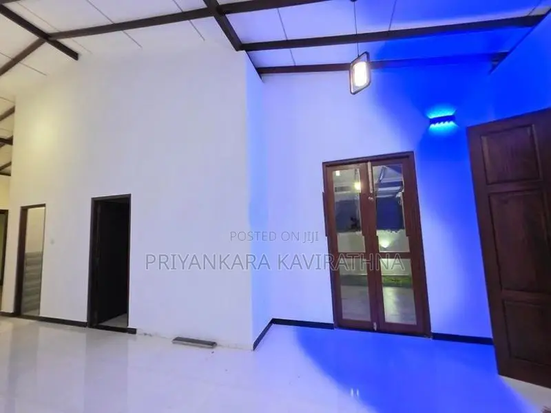 නිදහස් පරිසරයක අලංකාර අලුත්ම නිවස විකිනීමට - පිලියන්දල