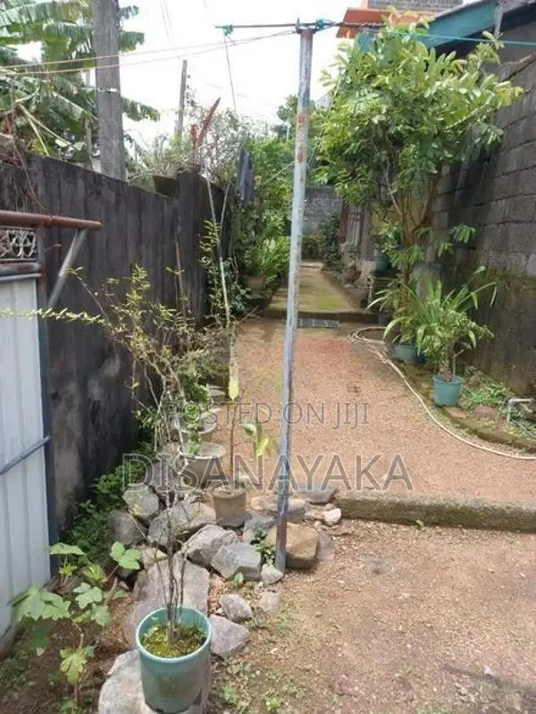 land value house for sale in thalahena Ds9180