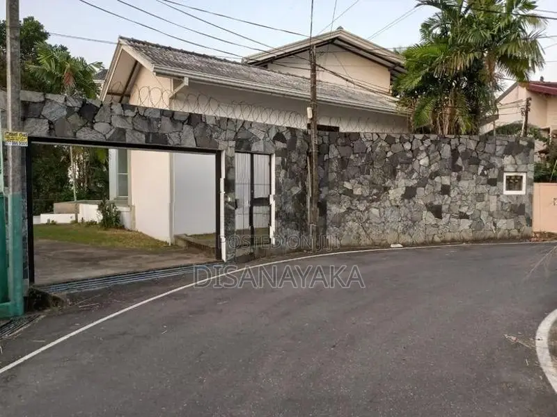 luxury house for sale in thalawathugoda Ds9002