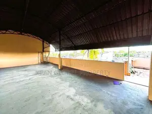 Warehouse For Sale in Mount Lavinia