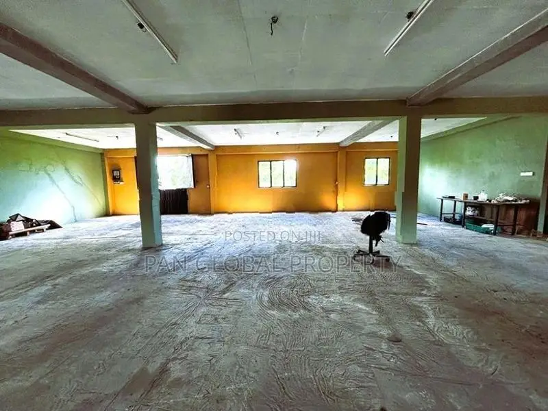 Warehouse For Sale in Mount Lavinia