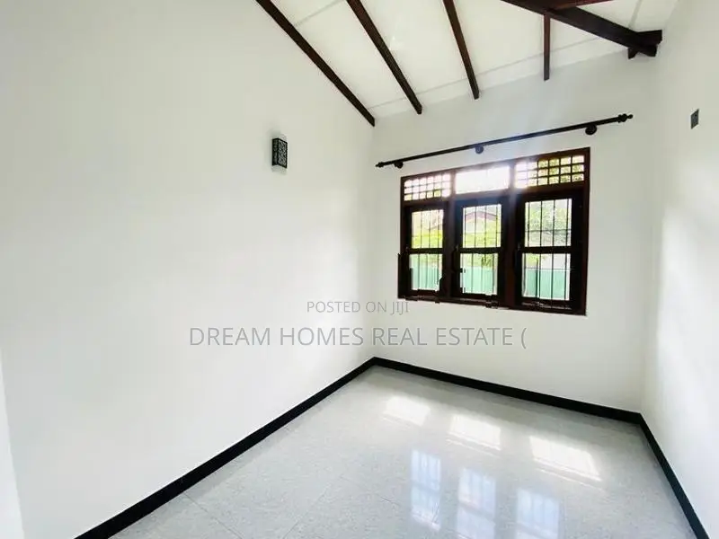 Modern 3BR Home for Sale – Athurugiriya