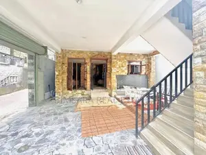 Luxuriously Built 3-Story House – Raggawatta, Kaduwela | SH15293