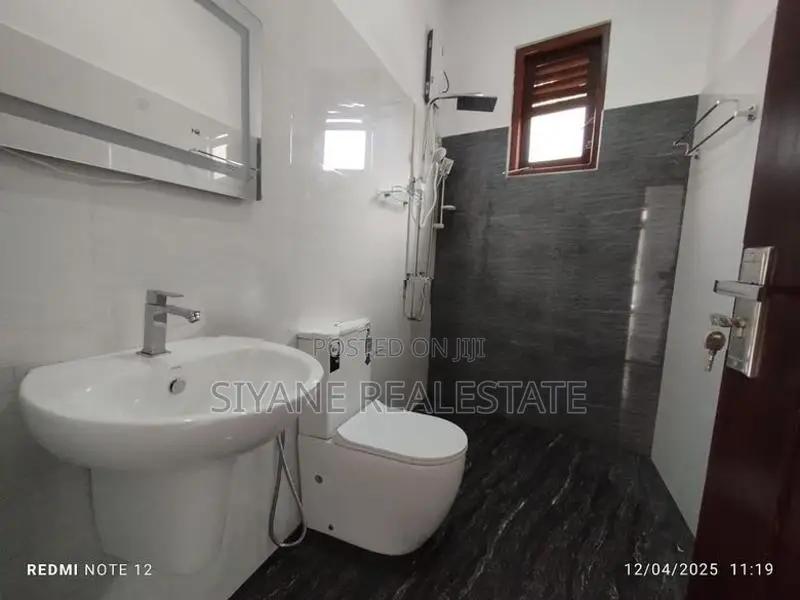 Modern House for Sale in Athurugiriya