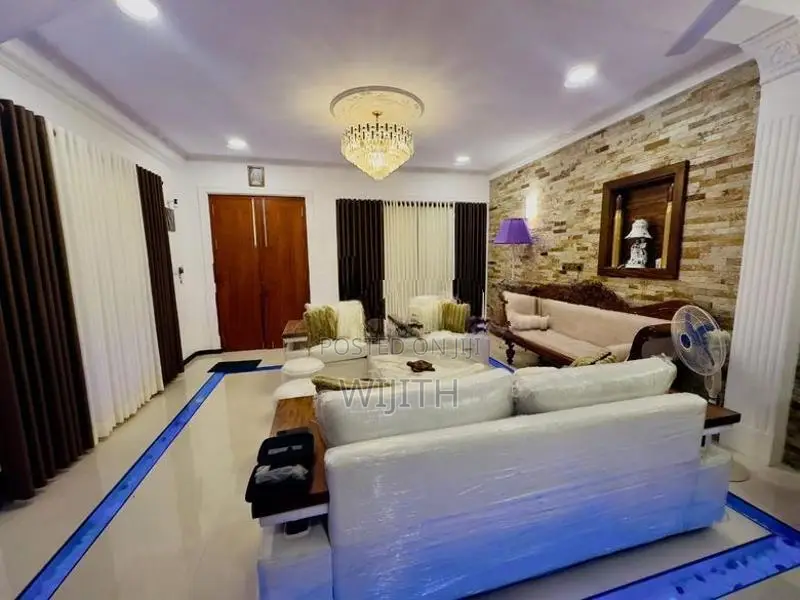Super Luxury 3 Story House for Sale in Kottawa