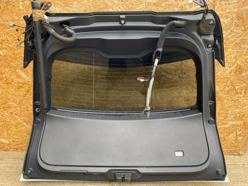 Range Rover Velar boot lid 2019
