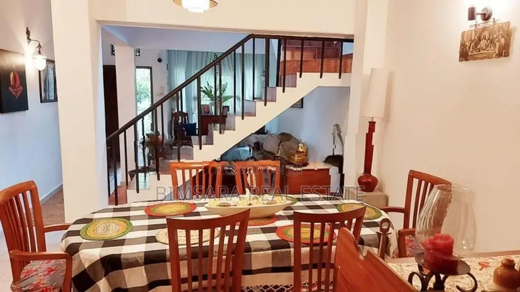 Spacious 4 BR Two-Story Home in Gated Community – Battaramulla | SH152
