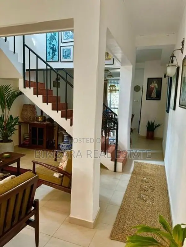 Spacious 4 BR Two-Story Home in Gated Community – Battaramulla | SH152