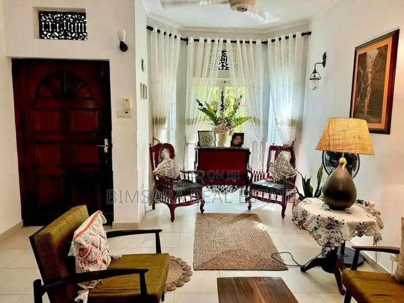 Spacious 4 BR Two-Story Home in Gated Community – Battaramulla | SH152