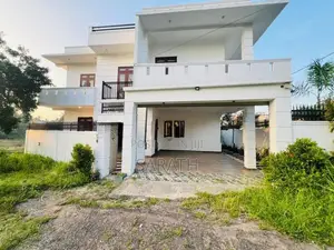 3 Storied Brand New House In Athurugiriya