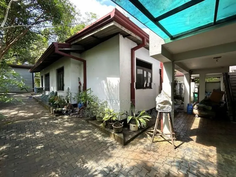 2 Houses For Sale in Same Property Piliyandala
