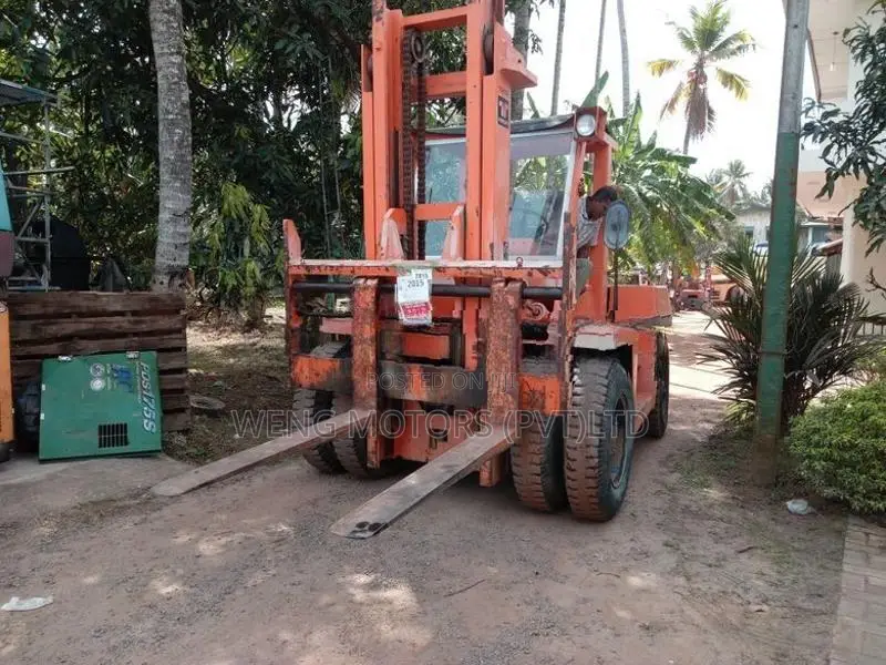 Toyota 8 Ton Fork Lift 2022