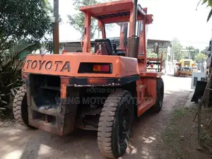 Toyota 8 Ton Fork Lift 2022