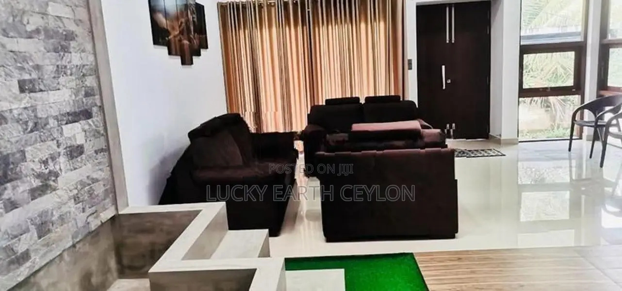 Piliyandala,2 Story, Fully Furnished House With Rooftop (MG1228)