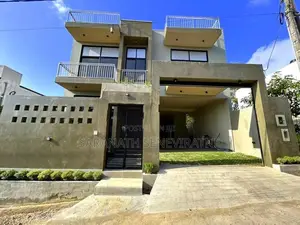 BrandNew Modern House Located in a Gated Community Piliyandala Madapat
