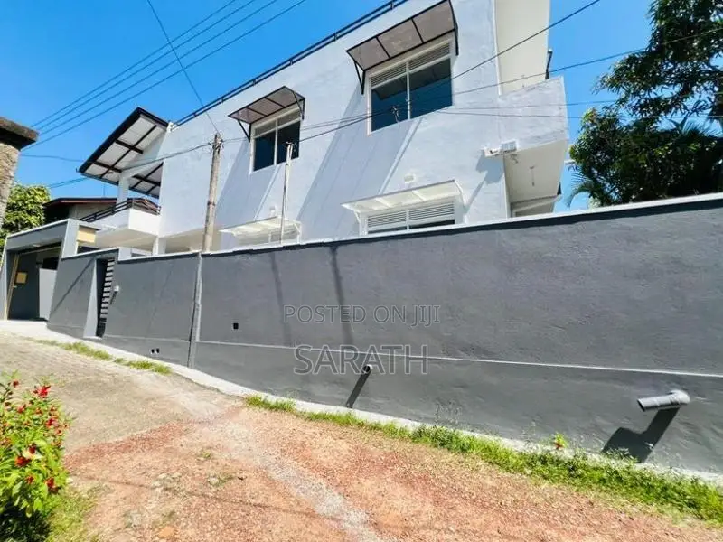 All Completed Brand New House In Talawatugoda