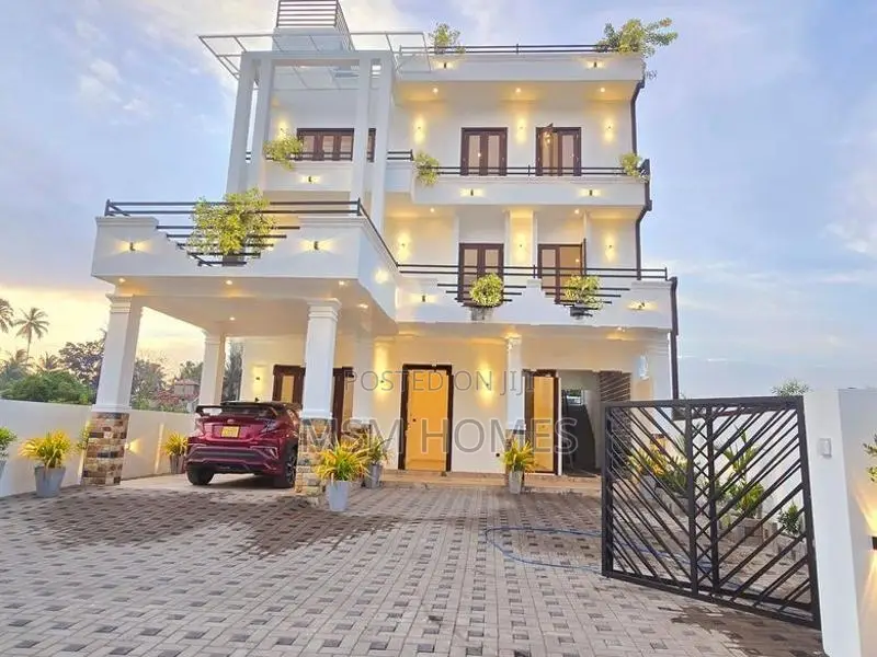 Luxury 8 Bed Rooms Brand New House for Sale Negombo