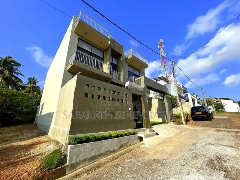 BrandNew Modern House Located in a Gated Community Piliyandala Madapat