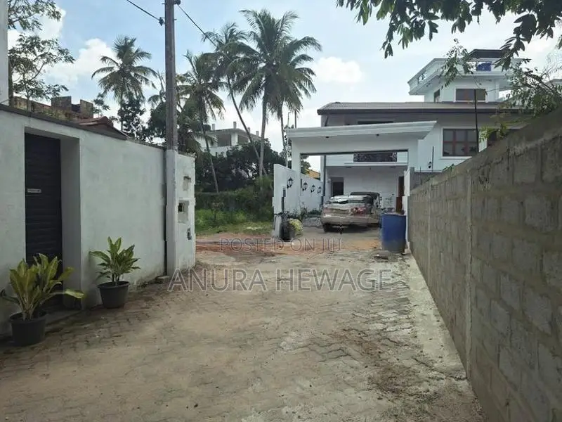 තලවතුගොඩ හෝකන්දර පාරේ පිහිටි ඉඩමක් විකිණීමට ඇත. (ID : THLW004S)