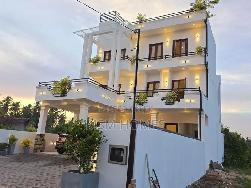Luxury 8 Bed Rooms Brand New House for Sale Negombo