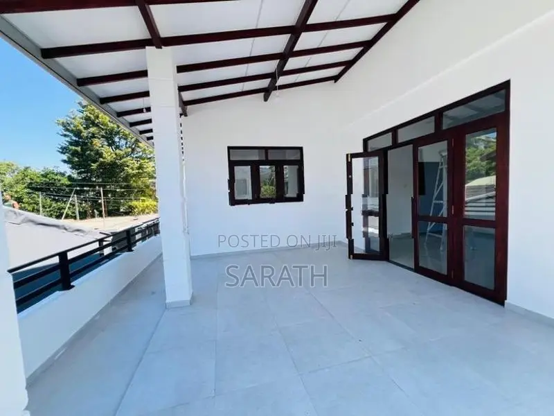 All Completed Brand New House In Talawatugoda