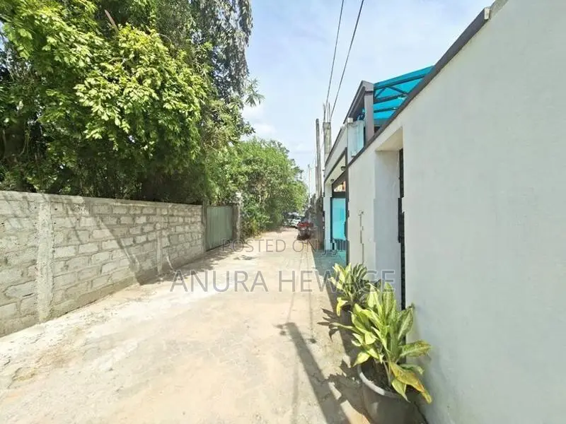 තලවතුගොඩ හෝකන්දර පාරේ පිහිටි ඉඩමක් විකිණීමට ඇත. (ID : THLW004S)