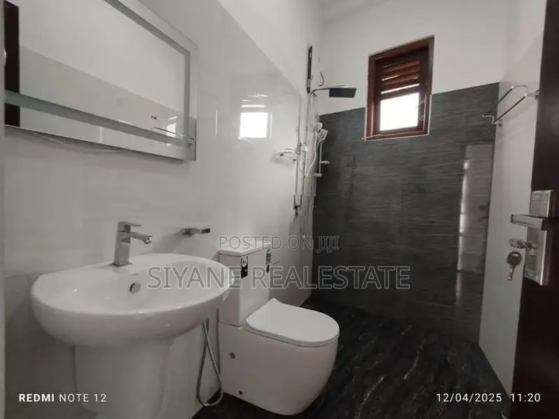 Modern House for Sale in Athurugiriya