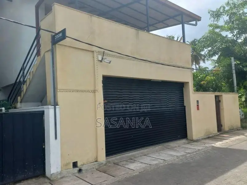 Boralesgamuwa Abillawatta Road Three Storey House for Sale