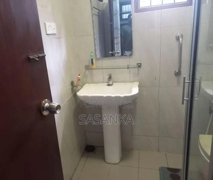 Boralesgamuwa Abillawatta Road Three Storey House for Sale