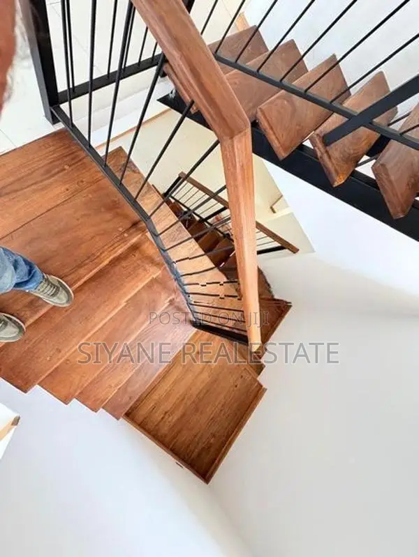 Brand New Luxury House For Sale in Pelawatha- Battaramulla