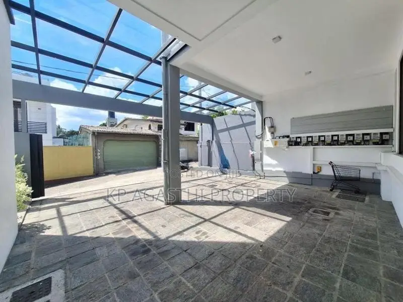 64/42 mnluxury APT house for sale in Battaramulla