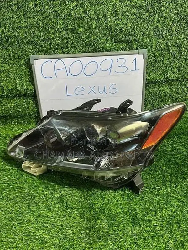Toyota Lexus (2012) Head Light