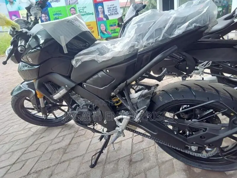 Yamaha MT 15 Black Metallic 2025